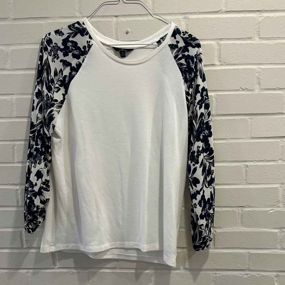 Jules & Leopold White Top with Black Floral Sleeves